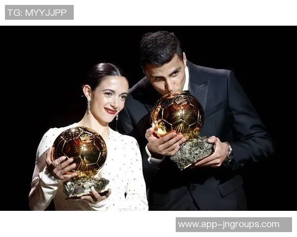 一年前的今天罗德里荣获金球奖见证足球历史的辉煌时刻 一年前的今天罗德里荣获金球奖见证足球历史的辉煌时刻