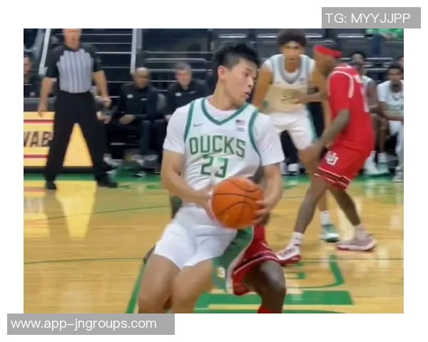 俄勒冈大学现场同曦球迷热情助威林葳标语引发关注 俄勒冈大学现场同曦球迷热情助威林葳标语引发关注