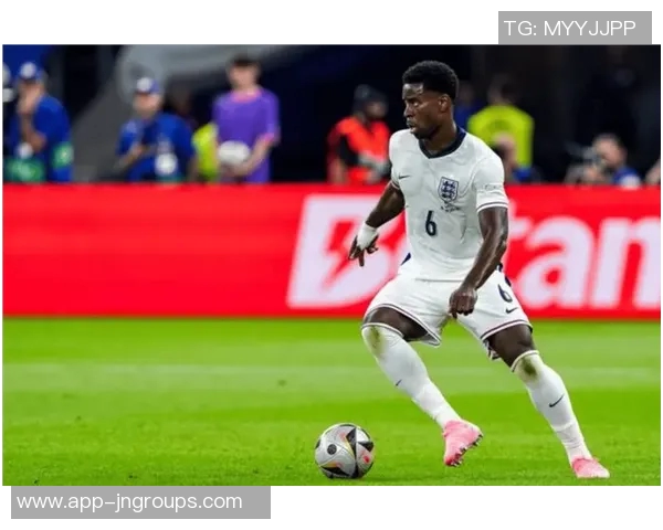 拜仁与切尔西争夺森林后卫穆里略明夏目标锁定格伊