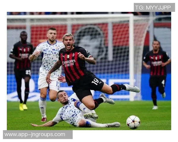 安塞尔米诺精彩头球破门助多特在第41分钟取得领先