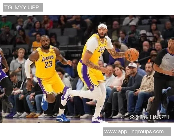 小卡与老詹的快船湖人一年前的荣耀与如今的困境形成鲜明对比